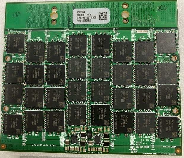Модуль памяти DDR5 CAMM объёмом 128 ГБ