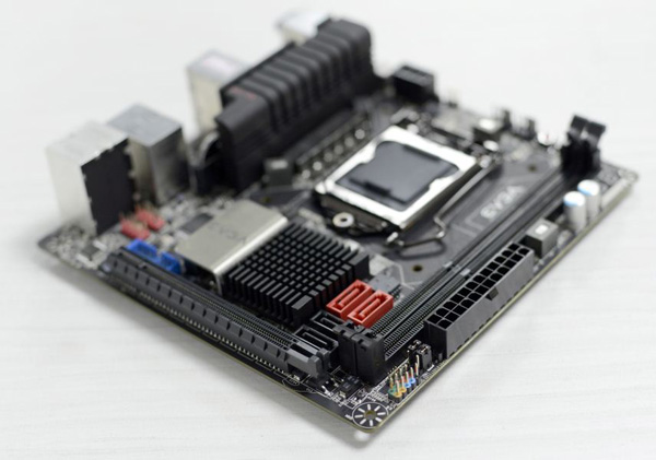 EVGA Mini-ITX плата на чипсете Z77