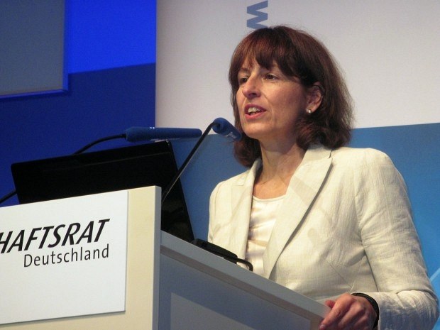 Вице-президент Microsoft по законности и делопроизводству в европейском, ближневосточном и африканском регионах Дороти Бельц