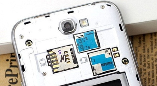 Смартфон LG с тремя слотами для SIM карт